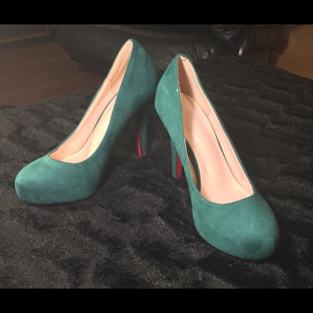 Vero Cuoio Italian Green Suede Pumps